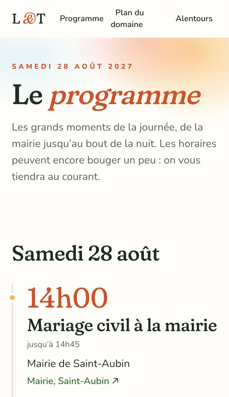Page Programme pour les invités sur téléphone : « Le programme », samedi, 14 h mariage civil à la mairie, 16 h cérémonie laïque.